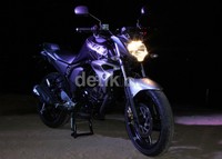 Striping baru yang macho diwakili oleh logo tengkorak yang identik dengan Byson. Logo tengkorak dibuat lebih agresif, terdapat pada sisi kanan dan kiri tangki.
