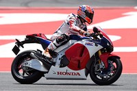 Motor ini dijual seharga hampir Rp 2,5 miliar di luar negeri sana dan memiliki mesin yang sama dengan mesin RC123V meski bedanya mengalami daya yang lebih rendah. Jika versi MotoGP memiliki tenaga maksimum 175 kw maka untuk model jalanan 75 kw. Pool/dok Honda.