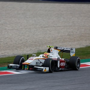 Start dari Posisi Lima di Feature Race, Rio Haryanto Bertekad Naik Podium Lagi