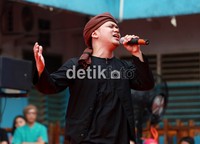 Di album tersebut, vokalis band Vagetoz itu telah menyiapkan tujuh lagu.