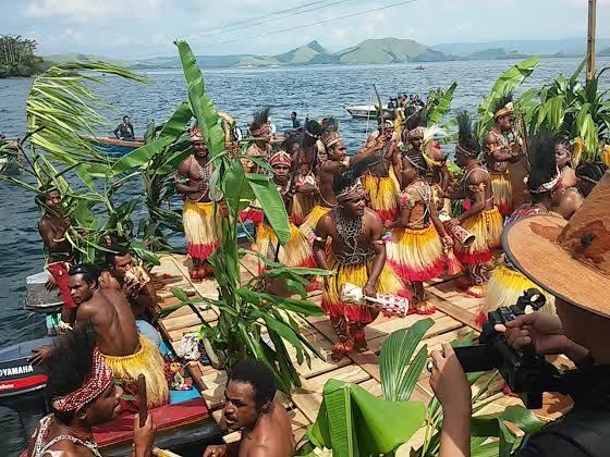 2019, Menpar Targetkan 100 Ribu Turis Asing ke Papua