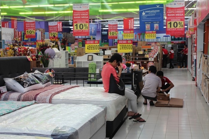 Jelang Lebaran, Furnitur Banting Harga di Carrefour