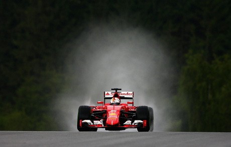 Vettel Kembali Catat Waktu Tercepat