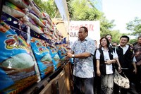 Pelepasan truk dilakukan pada oleh Menteri Perdagangan (Mendag) Rachmat Gobel di halaman Kementerian Perdagangan, Jalan Ridwan Rais, Jakarta Pusat.     