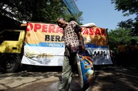 Sebelumnya telah digelar operasi pasar sejak 16 Juni 2015