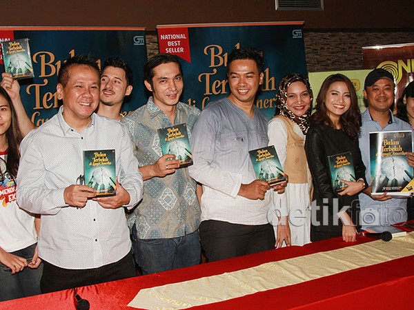 Suasana Jumpa Pers Film Bulan Terbelah di Langit Amerika