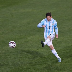 Permainan Tak Efektif Argentina di Caps ke-100 Messi