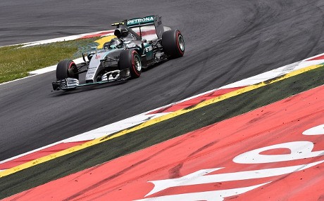 Rosberg Juara, Mercedes Finis 1-2