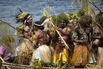 Serunya Tari Perang di Festival Danau Sentani