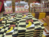 Aneka kue, dibanderol mulai dari 400 Yen atau setara Rp 45 ribu. Kue-kuenya dibungkus dan dikemas dengan rapi, sangat cocok untuk oleh-oleh. Kalau yang Tokyo Banana, dari kisaran 500 Yen atau setara Rp 54 ribu (Afif/detikTravel)