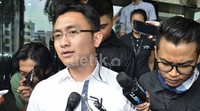 Enggak adalah, cuma ini aja terkait dengan pertanyaan penyidik. Ya sebagai keluarga diminta keterangan sebagai saksi untuk Wawan, kata Andika di KPK, Jl HR Rasuna Said, Jakarta Selatan.
