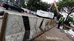 Dishub Pasang Pembatas Jalan di Jl. Sudirman
