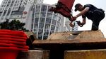 Dishub Pasang Pembatas Jalan di Jl. Sudirman