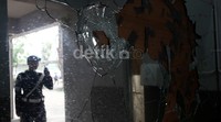 Sejumlah cermis dirusak massa.