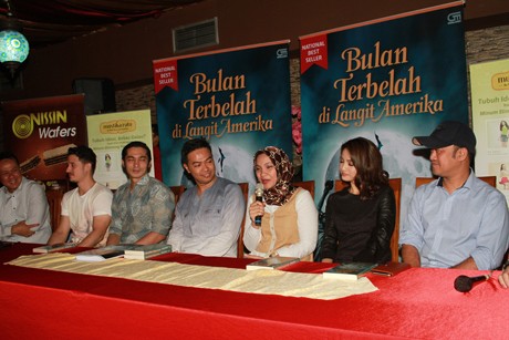 Bulan Terbelah di Langit Amerika Akan Dirilis 5 Desember