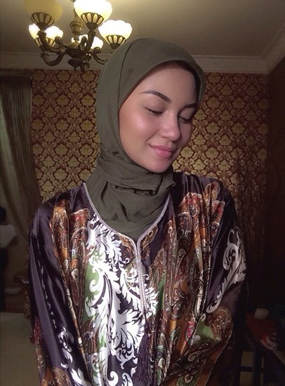 Pasang Foto Berhijab di Instagram, Ariel Tatum: Masih Latihan Dulu