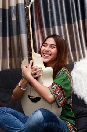 Ke Salon Hanya untuk Potong Kuku, Adinda Thomas Pilih Luluran di Rumah