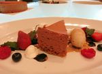 Mencicip Cake yang Manis Lembut dengan Paduan Tonka dan Cokelat Asli Indonesia