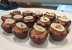 Mencicip Cake yang Manis Lembut dengan Paduan Tonka dan Cokelat Asli Indonesia