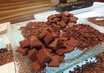 Mencicip Cake yang Manis Lembut dengan Paduan Tonka dan Cokelat Asli Indonesia