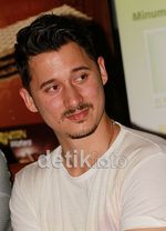 Nino Fernandez Berkumis dan Berjenggot, Makin Ganteng?