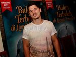 Nino Fernandez Berkumis dan Berjenggot, Makin Ganteng?