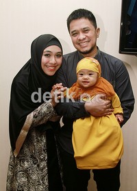 Oki tampak bahagia tetap dapat melakukan kegiatannya bersama keluarga. Pool/Gus Mun/detikFoto.