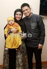 Kebersamaan Oki Setiana Dewi dengan Suami dan Buah Hati Tercinta