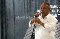 Tidak dilakukannya seremoni groundbreaking, kata Baskui, dimaksudkan agar para kontaktor tidak menunda-nunda pekerjaan. Nanti kalau pakai acara groundbreaking mereka alasan nunda karena tunggu jadwal groundbreaking. Jadi saya katakan, tidak ada groundbreaking. Kerjakan hari ini juga, tegas dia.