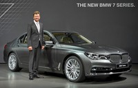 Member of the Board of Management of BMW AG, Klaus Fröhlich saat memberikan presentasi di BMW Welt. Mobil akan dijual mulai seharga 100.445 euro atau sekitar Rp 1,5 miliar ,107.480 euro atau sekitar Rp 1,61 miliar, paling mahal adalah tipe 750i Xdrive atau yang berpenggerak empat roda dihargai 137.935 euro atau sekitar Rp 2,07 miliar. Pool/dok BMW.