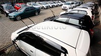 Penjualan mobil bekas diharapkan bisa naik menjelang lebaran ini. Tingginya kebutuhan masyarakat untuk mudik menjadi alasan utama faktor peningkatan penjualan.