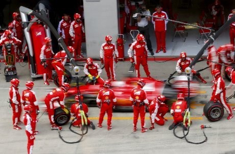 Vettel Tak Raih Podium, Ferrari Salahkan Mur Roda Mobil