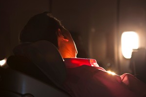Bawa 5 Benda Ini Agar Bisa Tidur Nyenyak di Pesawat