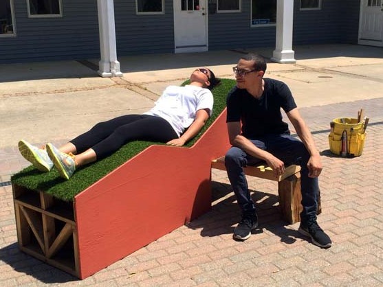 Dianggap Bukan Seni, Patung Ini Dibongkar dan Dibuang ke Tempat Sampah