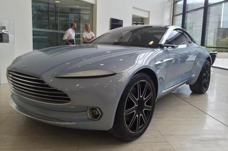 Bos Aston Martin Pamer Foto Terbaru Mobil Crossover DBX