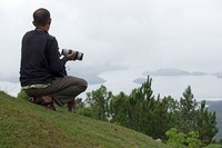 Bagi yang gemar fotografi, berfoto dengan latar Danau Sentani tentu tidak boleh dilewatkan. Selain indah dilihat, jangan lupa foto diri dengan latar belakang Danau Sentani (Randy/detikTravel)