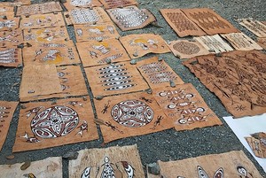 Mengenal Desa Penghasil Kerajinan Kulit Kayu di Sentani, Papua