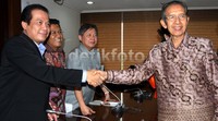 Wakil Ketua KPK Zulkarnain diterima oleh Wakil Ketua DPR Taufik Kurniawan di geudng DPR. Kedatangan Zulkarnain ke DPR untuk memberikan masukan atas usulan Program Pembangunan Daerah Pemilihan (UP2DP) yang biasa disebut dana aspirasi. Pool/Lamhot Aritonang/detikFoto.