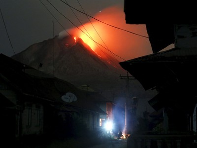 Gunung Sinabung Terus Menggeliat