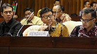 Mendagri Tjahjo Kumolo bersama jajarannya menggelar rapat dengan Komisi II di gedung DPR, Jakarta, Selasa (23/6/2015). Pool/Lamhot Aritonang/detikFoto.