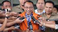 Saya diperiksa tadi sebentar tentang dana operasional menteri tapi karena kondisi badan saya kurang fit mohon ditunda hari lain jadi akan dijadwalkan ulang, kata Jero di KPK, Jl HR Rasuna Said, Jakarta Selatan, Selasa (23/6/2015).