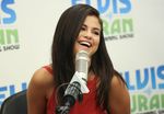 Wajah Happy Selena Gomez