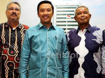 Mantan Ketum PSSI Djohar Arifin Temui Menpora