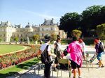 Santai di Taman Paling Indah di Paris