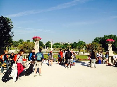 Santai di Taman Paling Indah di Paris