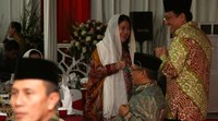 Turut hadir pula sejumlah menteri Kabinet Kerja seperti Mendag Rahmat Gobel, Menteri Agraria Ferry Mursyidan Baldan, Puan Maharani serta beberapa pimpinan lembaga negara.