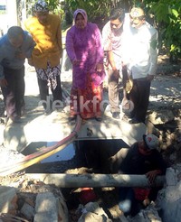 Saat melihat proyek yang sedang dikerjakan oleh kontraktor PT Pundi Kencana Makmur di depan Hotel Java Paragon itu, Risma sempat sewot, Selasa (24/6/2015). M Fikser/detikFoto.