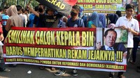 Mereka membentangkan sejumlah spanduk. Lamhot Aritonang/detikFoto.