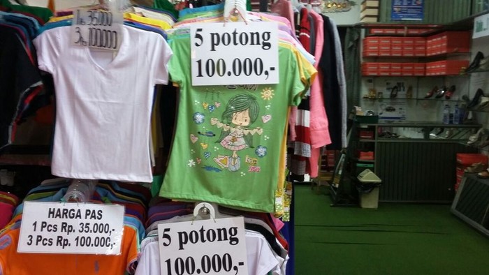 Dolar AS Tinggi, Harga Baju Impor di Mangga Dua Naik Tipis