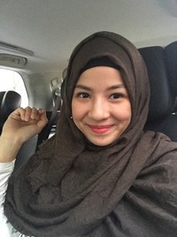 Natasha Rizki resmi berhijab. (Instagram/natasharizkinew)